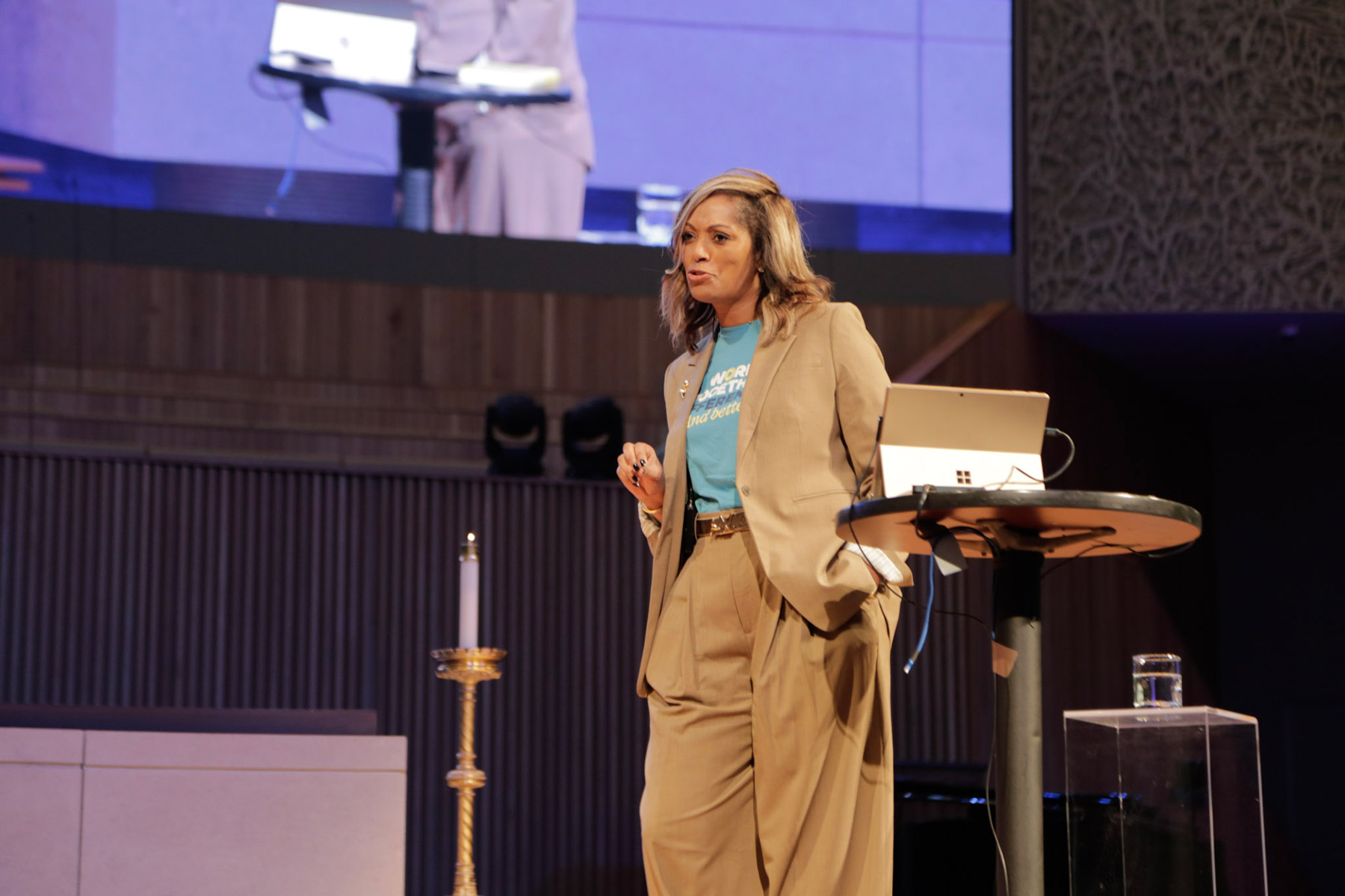 Kaye Monk-Morgan speaking to a crowd at the Leadership Institute.
